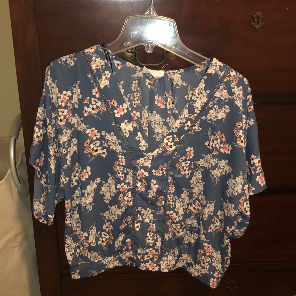 Sienna sky blue/floral top
